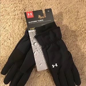 UnderArmour Storm Fleece Gloves - Women’s Medium